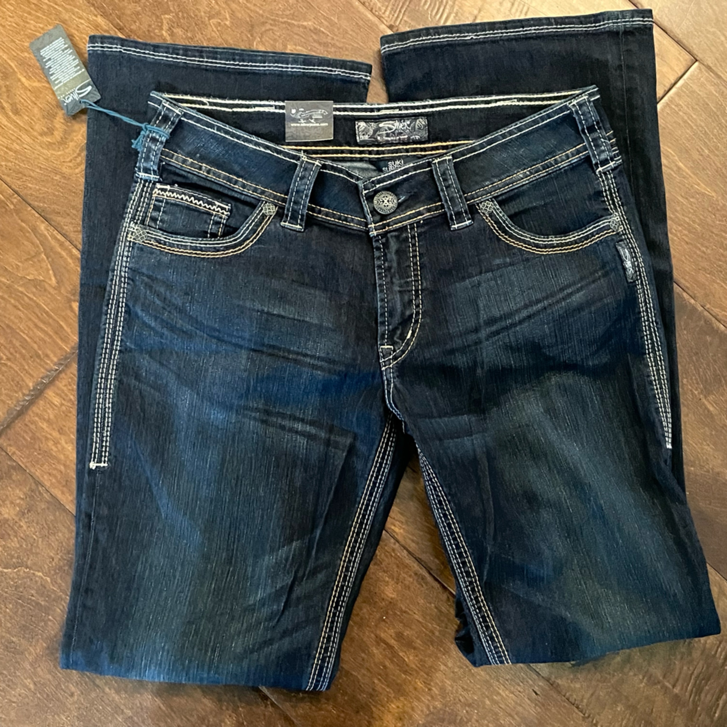 New Silver Suki Surplus Mid Rise Curvy Fit Relaxed Bootcut Jean Size 31x32